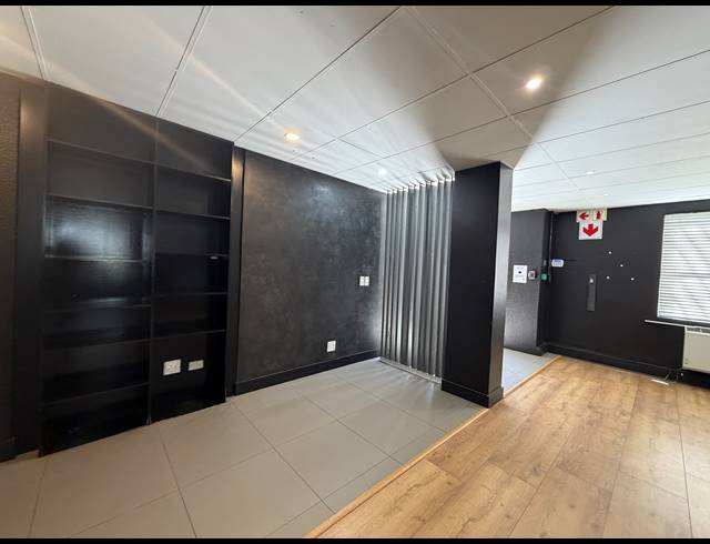 530M² OFFICE FOR SALE IN SUNNINGHILL